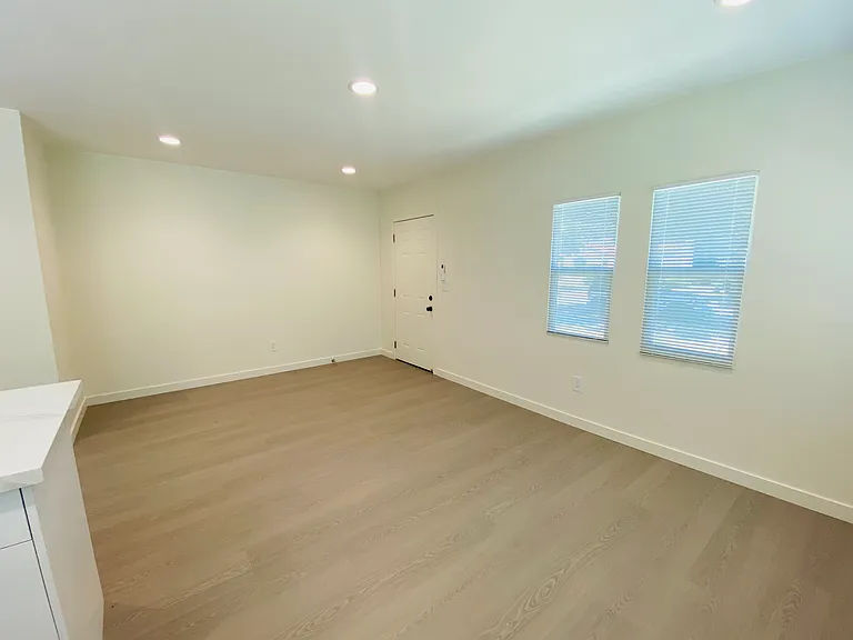 329 N Bushnell Ave — Photo 5