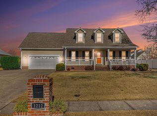 1212 Thistle Gold Dr, Hope Mills, NC 28348