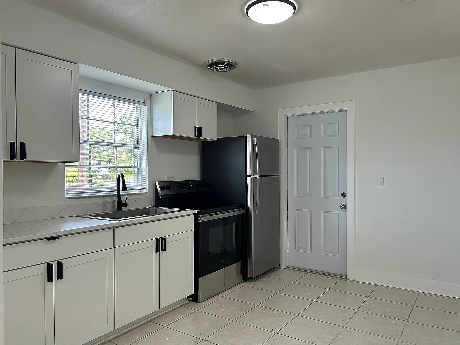 2 bed, 775 sqft, $1,590 — Photo 4