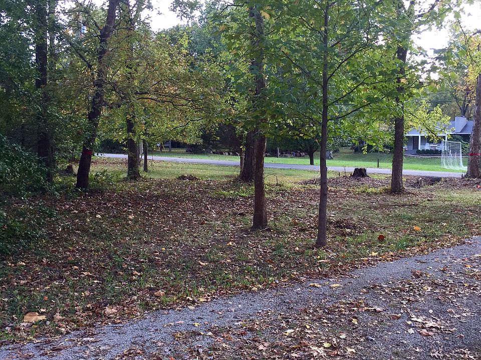 2nd image of 809 Glenbrook Rd