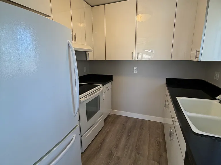 364 Bocage Dr — Photo 3