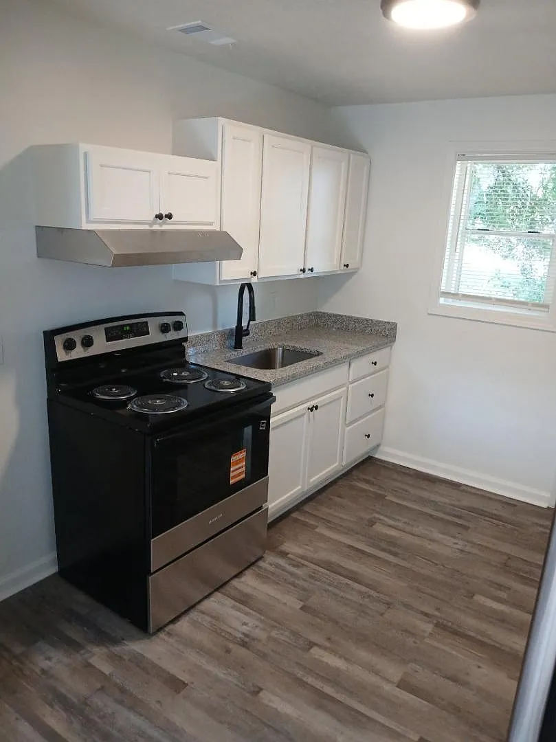 758 Terminal Ct - 758 Terminal Ct Unit 1 — Photo 3