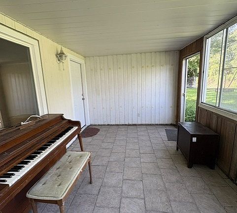 4th image of 6365 Tuscarawas Rd