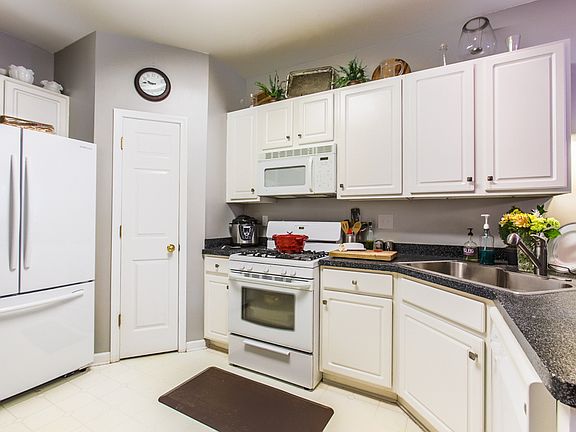 5th image of 3927 Concord Walk Dr SE