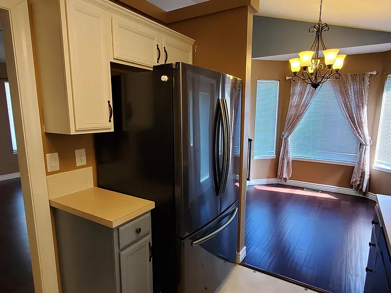 801 S Cranbrook Cir — Photo 4