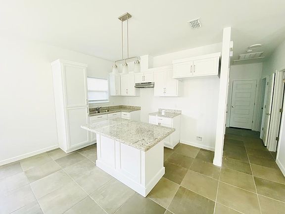 5th image of 3813 Bella Costa Dr APT 3