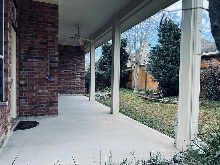 5235 Valley Bluff Ln — Photo 11