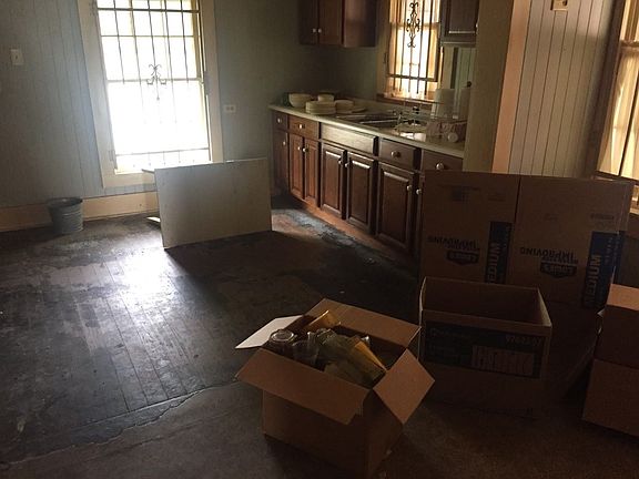 3rd image of 818 Lee Ave