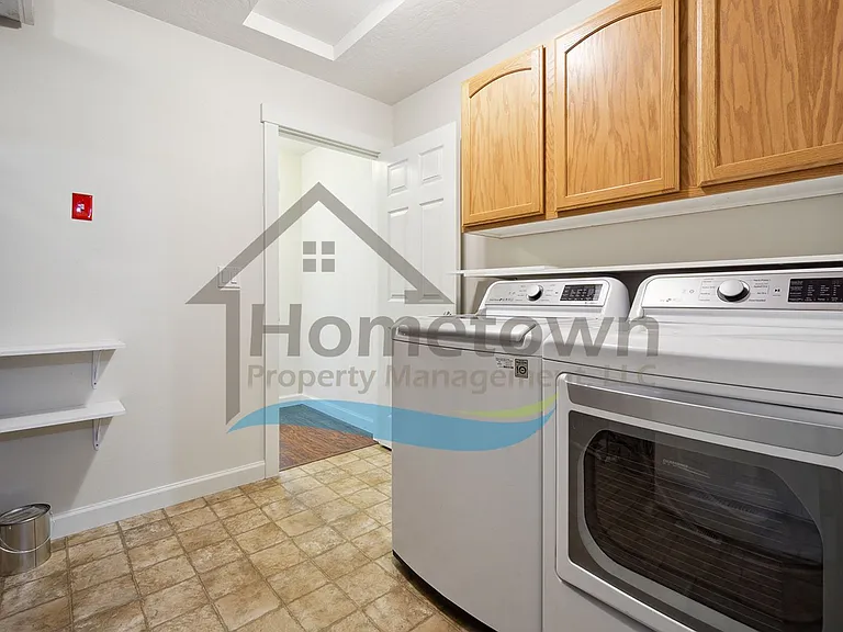 7358 N Aaron St — Photo 33