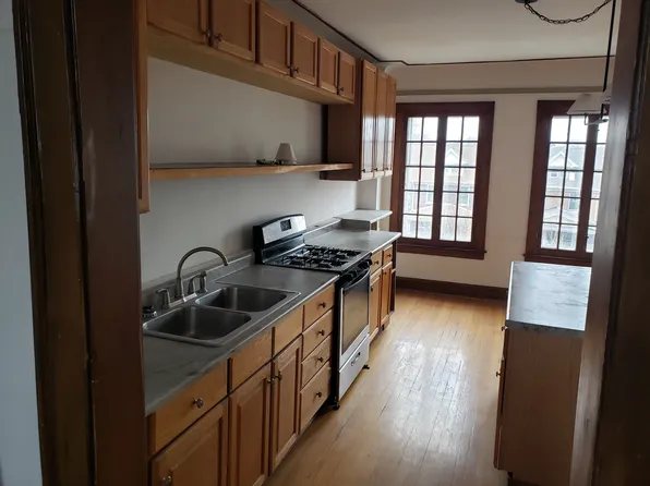 60 W Washington Blvd #1F, Oak Park, IL 60302