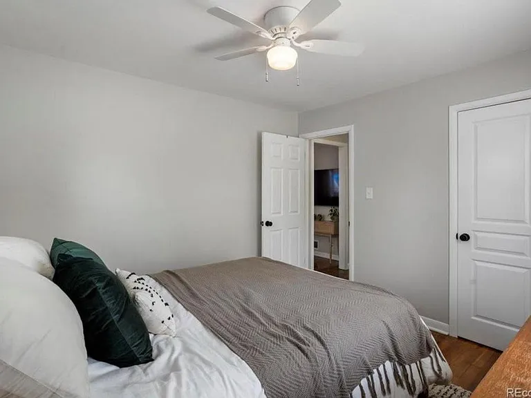 860 Oakland St — Photo 12