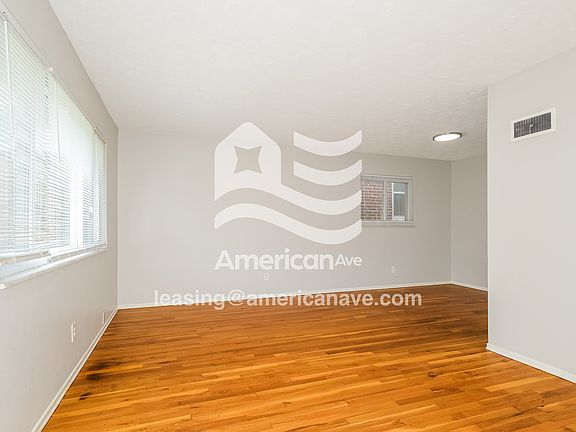 1208262_003_living_room_4.jpg