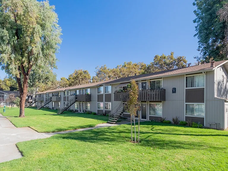Almaden Terrace — Photo 17
