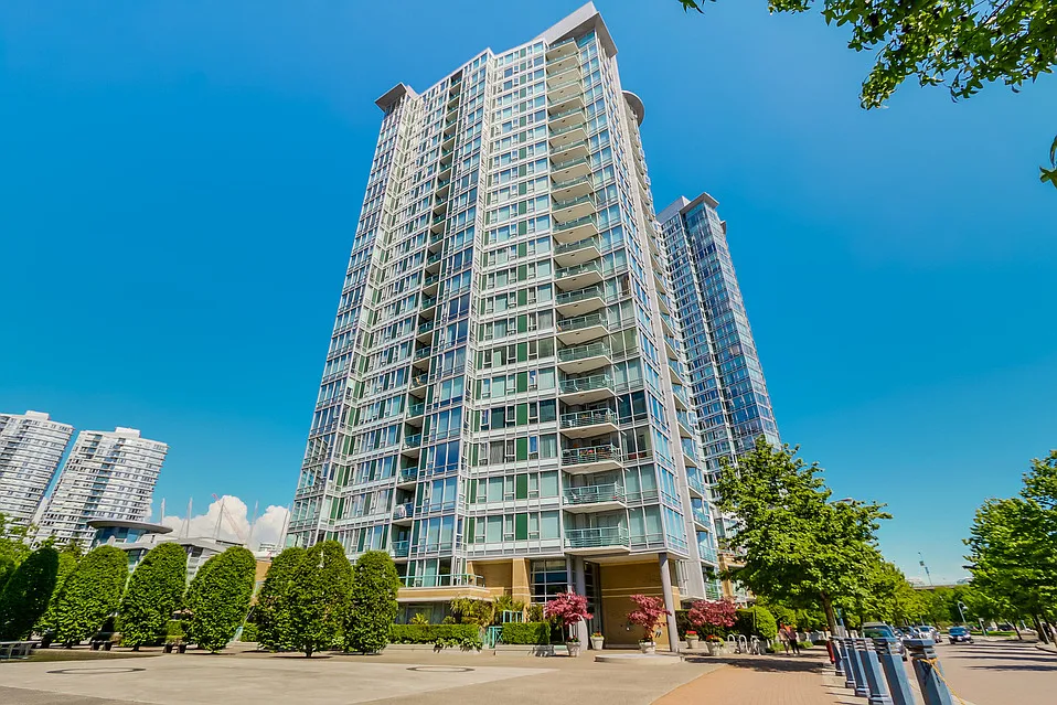 1067 Marinaside Crescent Vancouver — Photo 1