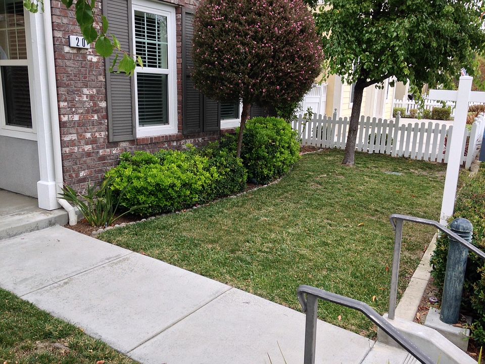 2nd image of 20 Conservatory Dr