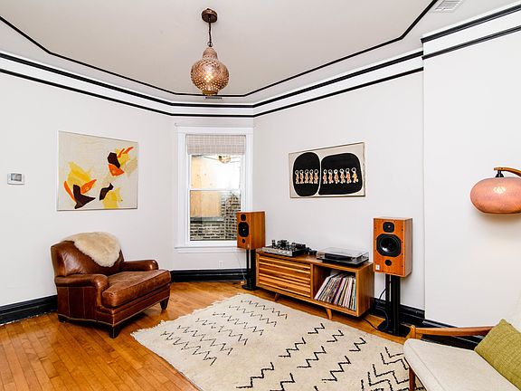 5th image of 2933 N Kedzie Ave
