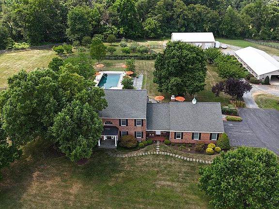 4th image of 26100 Mullinix Mill Rd