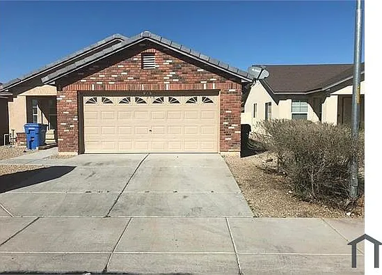 2918 W Chanute Pass — Photo 1