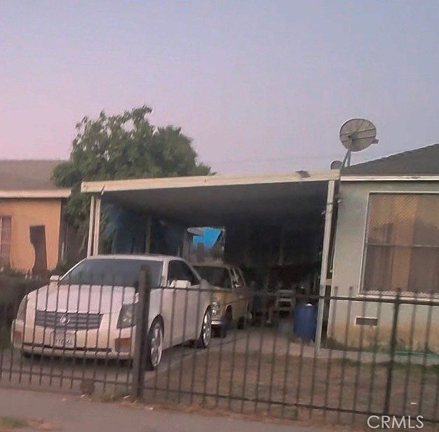 2nd image of 10414 Juniper St