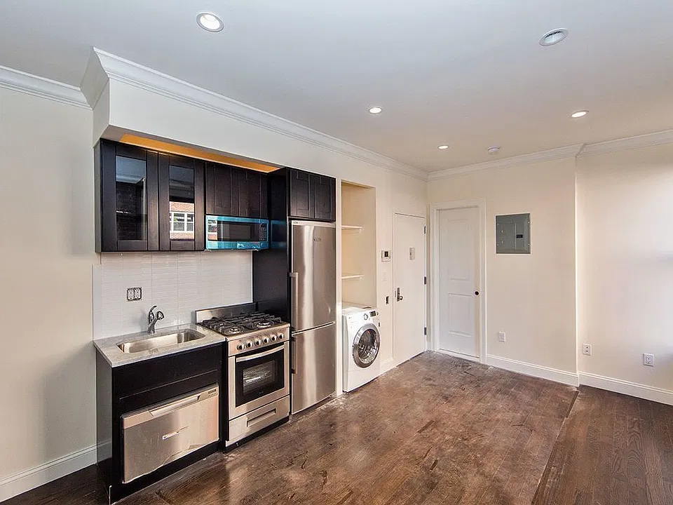 400 E 74th St #15