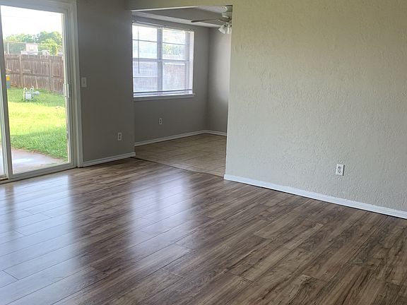 4th image of 1112 SE 12th St