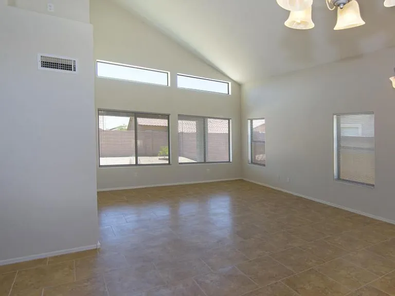 25741 W Hess Ave — Photo 2