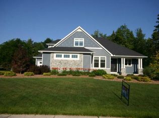 5701 Pondview Dr, Midland, MI 48640