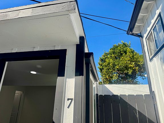 2nd image of 2341 Irving Ave #7