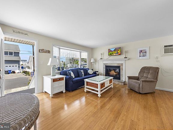 3rd image of 65 Myrtle Dr