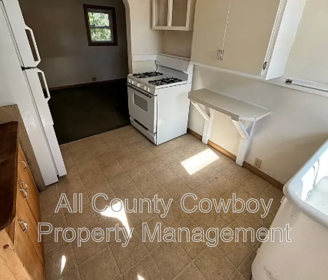 513 E Custer St — Photo 2