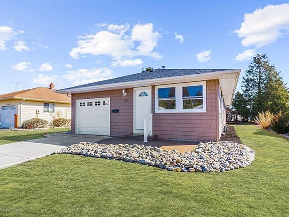2nd image of 472 Saint Thomas Dr