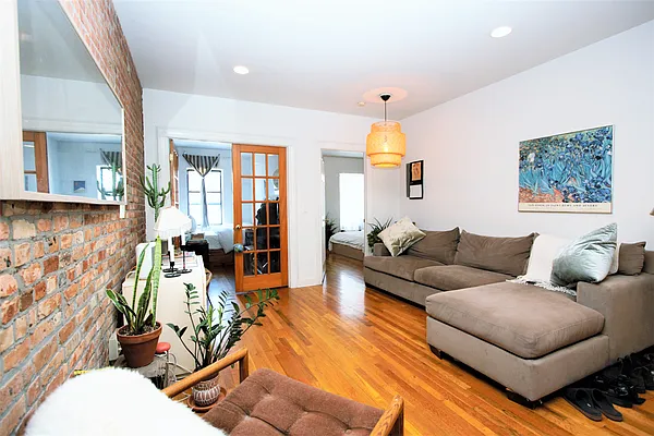 Rented by R New York | media 24