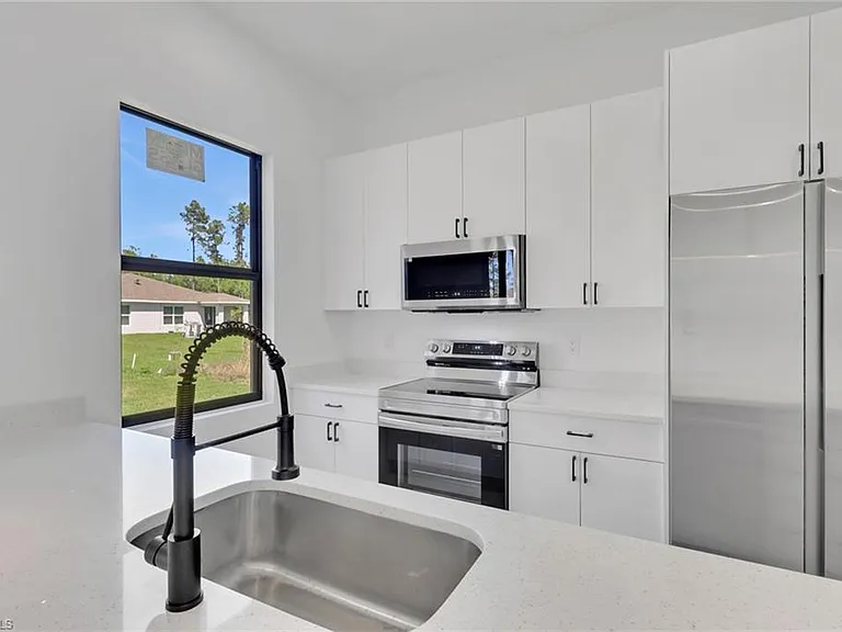 3315 Sunshine Blvd N — Photo 13