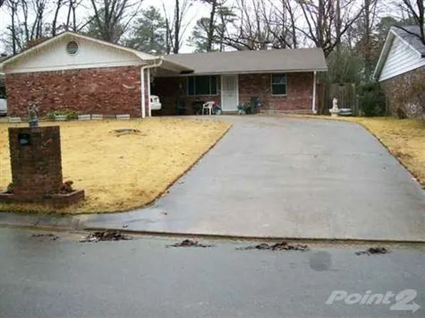 7412 Vega Dr, Little Rock, AR 72209