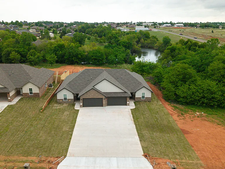 2298 E Sooner Rd — Photo 43