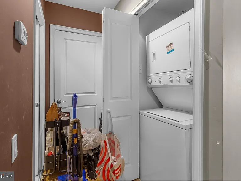 530 W Girard Ave #2 — Photo 9