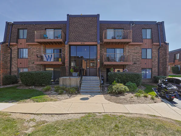 631 Derry Ct APT 3C, Schaumburg, IL 60193