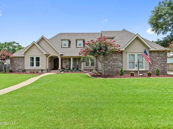 3008 Oakleigh Cir, Ocean Springs, MS 39564