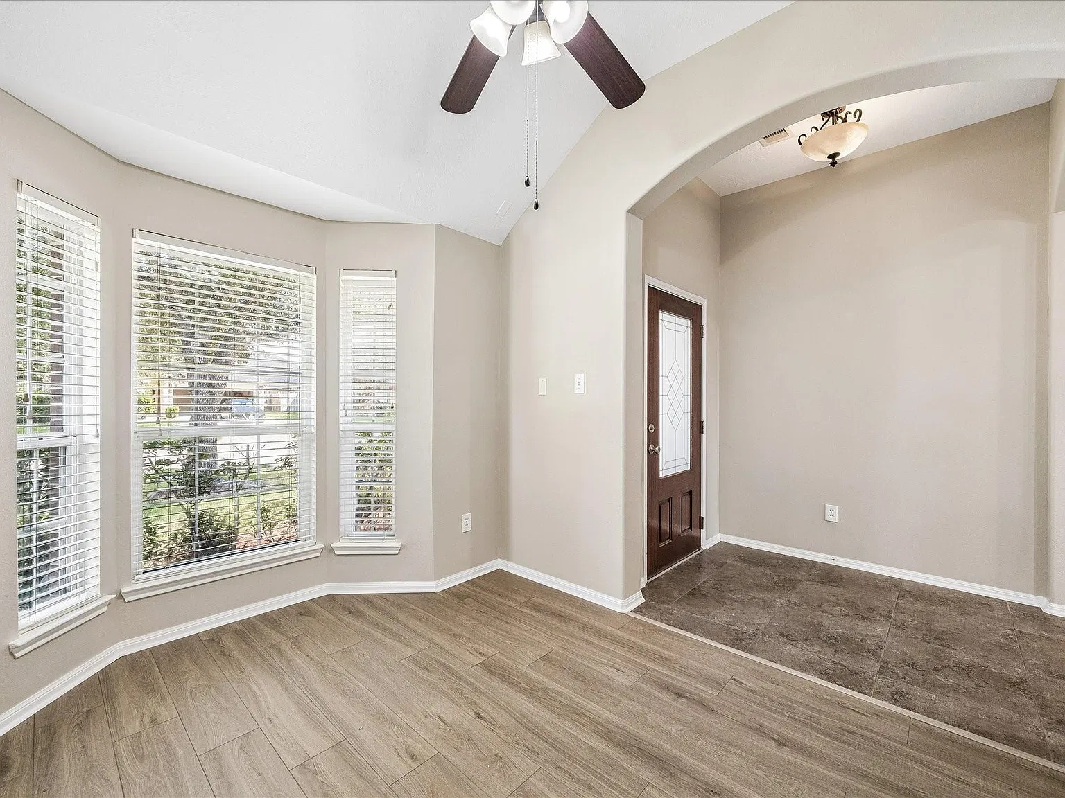 3 bed, 2.0 bath, 1732 sqft, $2,300 — Photo 3