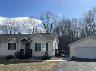 41 Rivers Edge Dr, Morrisonville, NY 12962