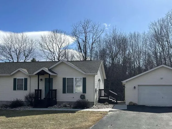 41 Rivers Edge Dr, Morrisonville, NY 12962