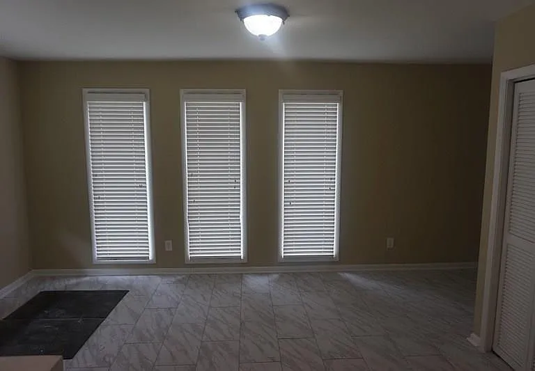 1403 Stephens Dr NE — Photo 5