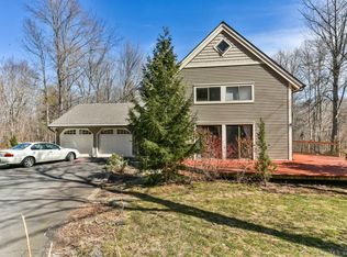 140 Wadhams Rd, Bloomfield, CT 06002