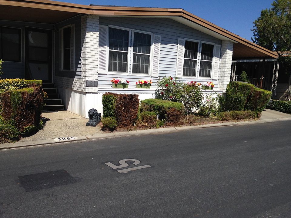 1st image of 3095 Oakbridge Dr