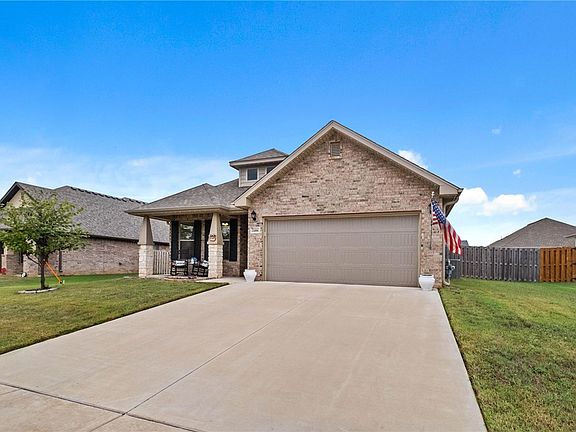 3rd image of 2406 Armstrong Ln