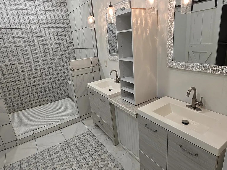 3010 S Izard St — Photo 3