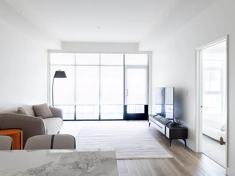 801 1/2 S Berendo St #606 — Photo 2