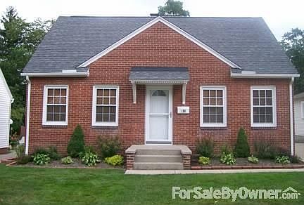 150 Baird Avenue : Beautiful Landscaping and well maintained yard. A must see in person! Brick!