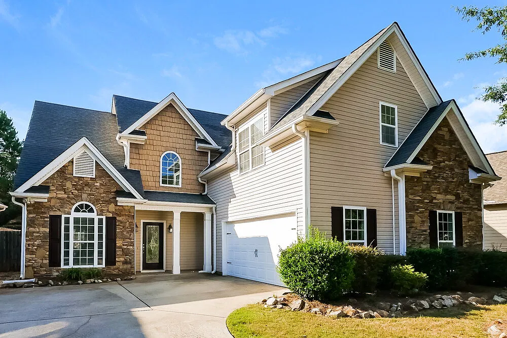 4 bed, 3.5 bath, 2265 sqft, $2,560 — Photo 1