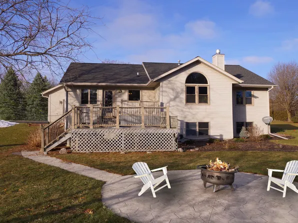 4524 E Palakwia Dr, Janesville, WI 53546
